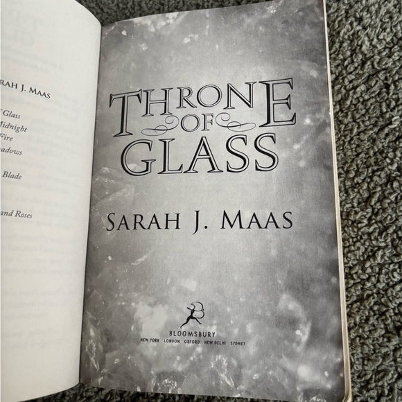 Throne of Glass 1st Edition Original Cover Art - Picture 8 of 10